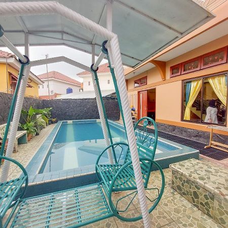 Villa Samsu By Puncak Holiday Cianjur Exterior foto
