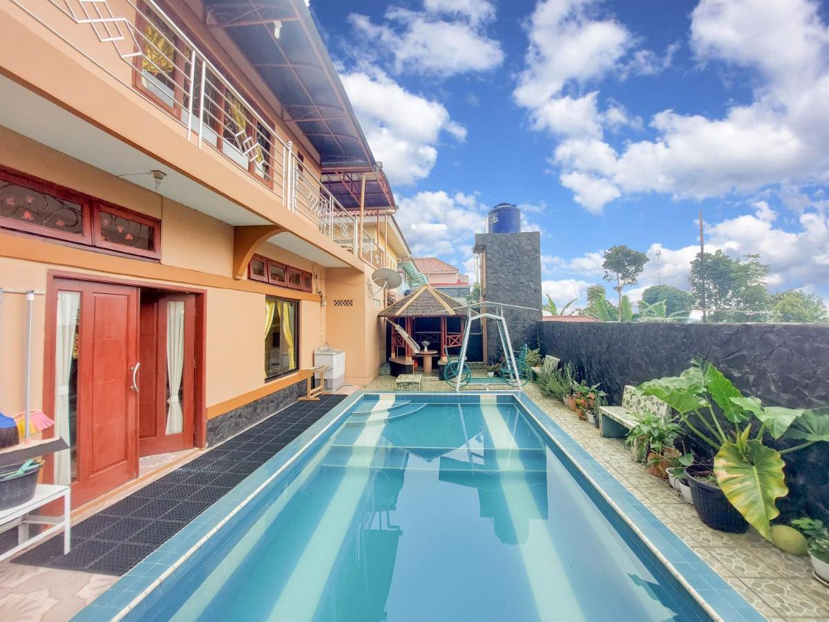 Villa Samsu By Puncak Holiday Cianjur Exterior foto