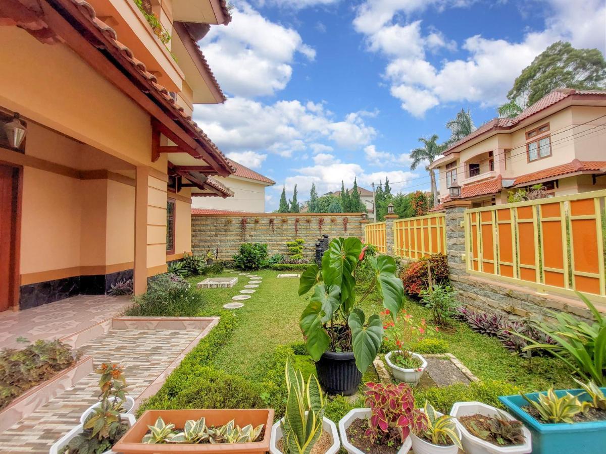 Villa Samsu By Puncak Holiday Cianjur Exterior foto
